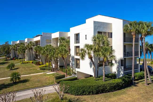 Baygreen Condominiums in Belleair, FL - Building Photo - Building Photo