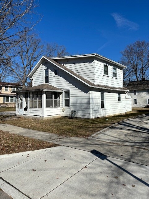 303 S Summit St in Bowling Green, OH - Foto de edificio - Building Photo