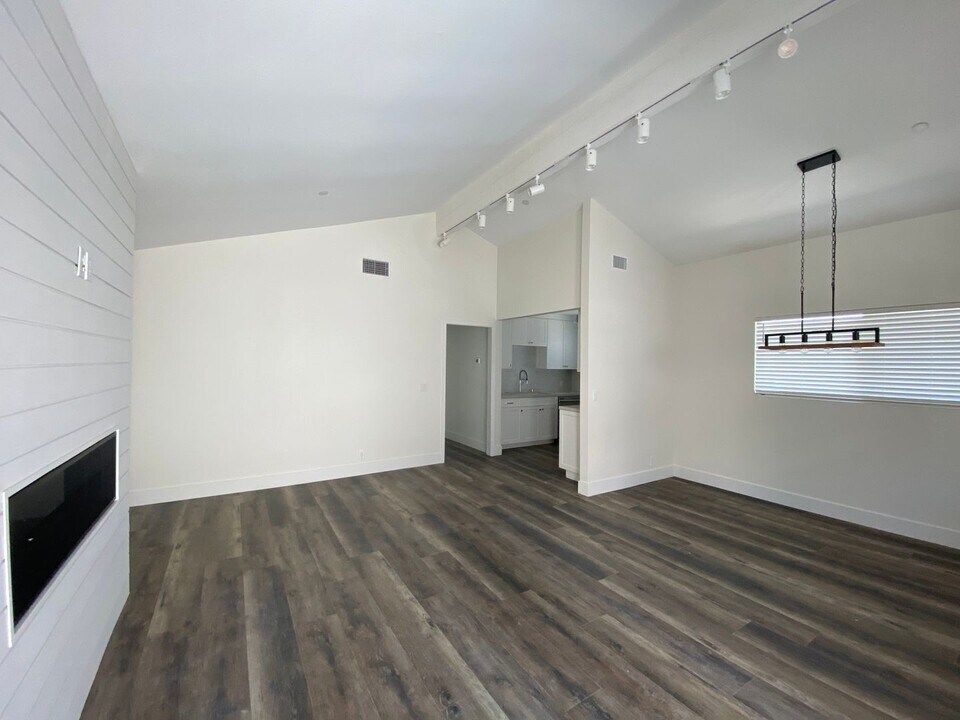 420 Heliotrope Ave in Newport Beach, CA - Building Photo