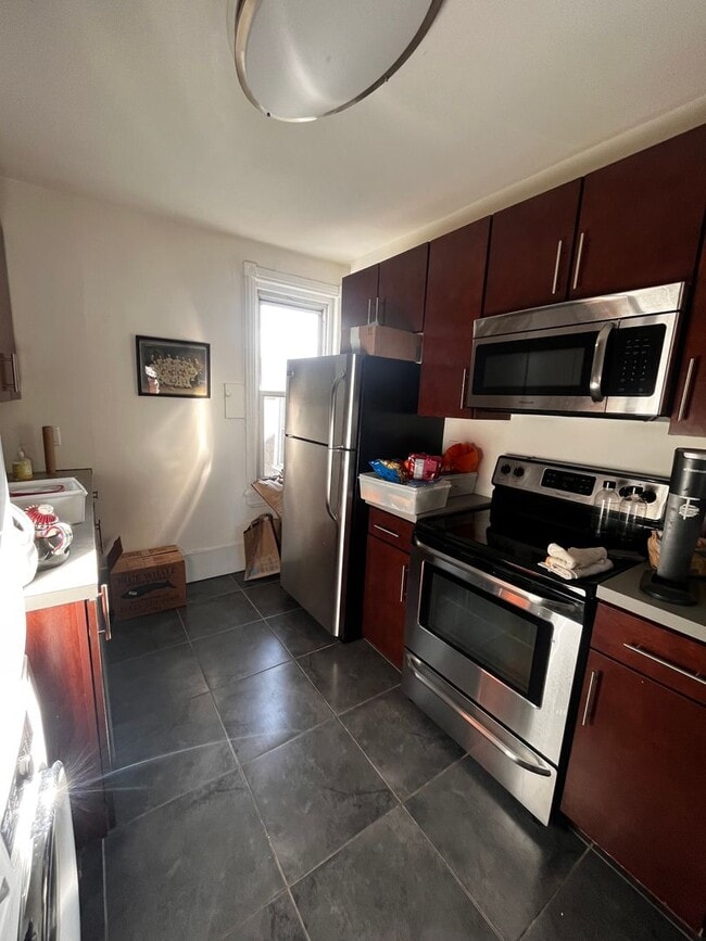 2730 W Girard Ave in Philadelphia, PA - Building Photo - Building Photo