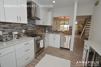 7044 Harbour Village Ct in Annapolis, MD - Foto de edificio - Building Photo