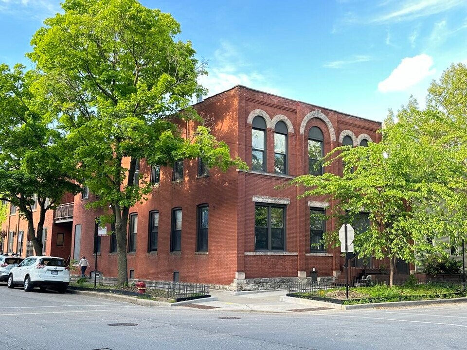 1848 W Henderson St in Chicago, IL - Building Photo