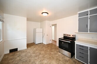 1221 8th Ave NW in Rochester, MN - Building Photo - Building Photo