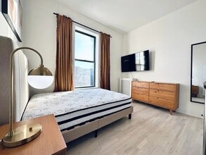 Furnished room/NOT APARTMENT in Brooklyn, NY - Foto de edificio - Building Photo