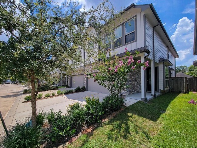 4743 Glen Isle Dr in Houston, TX - Building Photo - Building Photo