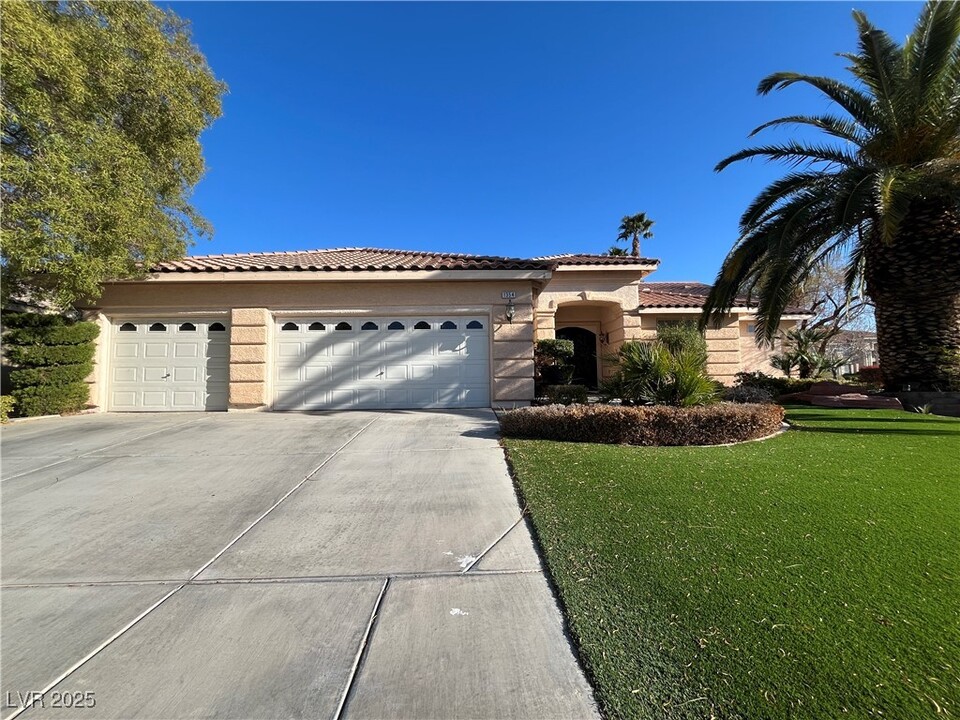 1354 Waterford Falls Ave in Las Vegas, NV - Building Photo