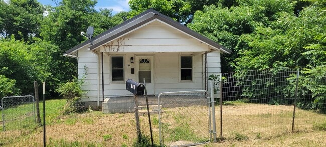 property at 751 N King St