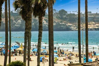 8471 El Paseo Grande in San Diego, CA - Building Photo - Building Photo