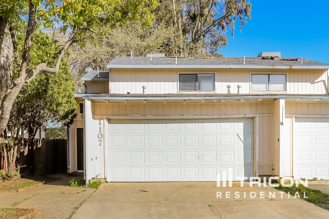 1107 Nadene Dr in Marysville, CA - Building Photo