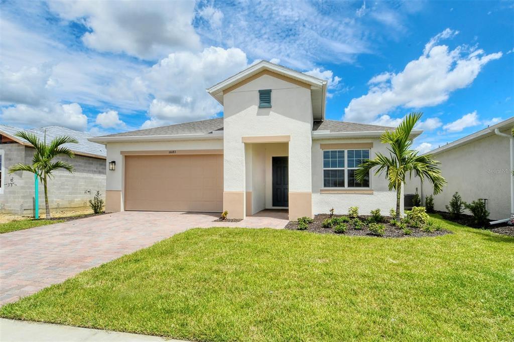 16083 Poplar Hl Ln in Port Charlotte, FL - Foto de edificio