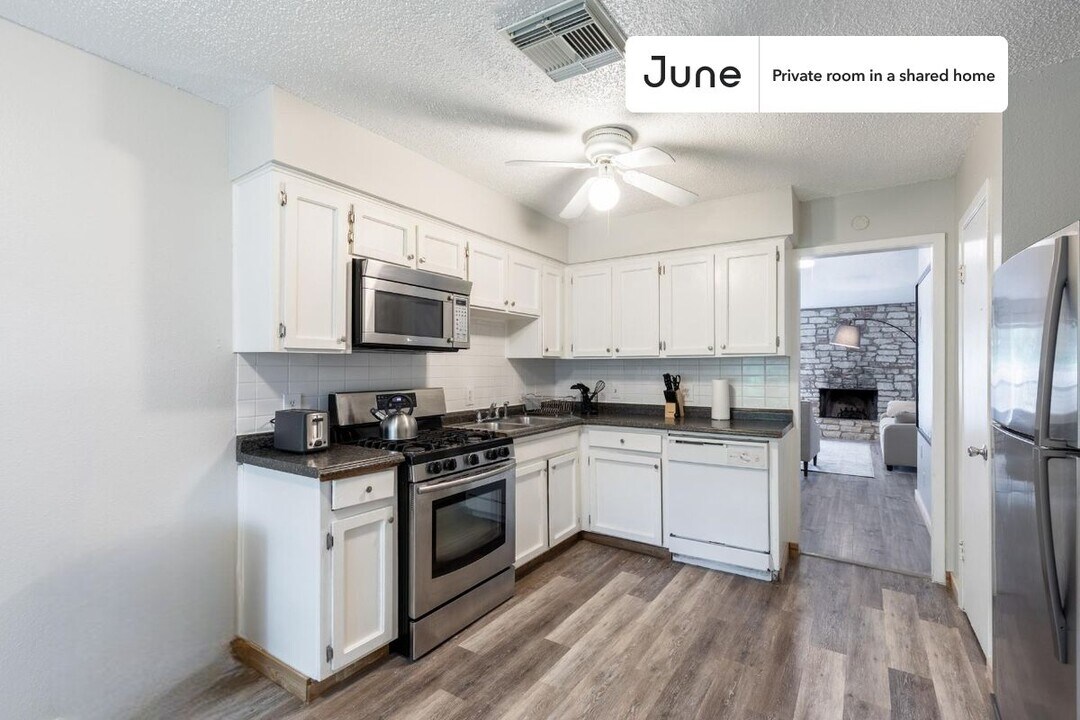 Room in Shared 3 bed/1.5 bath home in Austin, TX - Building Photo
