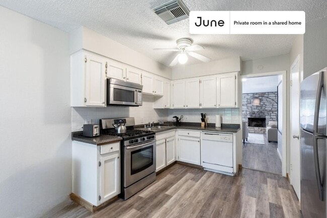 property at 5402 Brompton Cir
