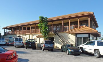 Sun Deck in St. Petersburg, FL - Foto de edificio - Building Photo