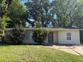 5782 Belcrest St in Houston, TX - Building Photo