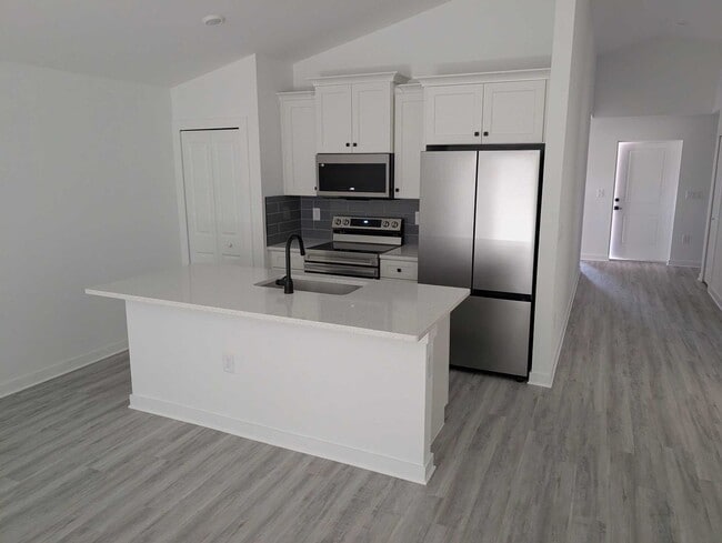 3211 3rd St SW in Lehigh Acres, FL - Building Photo - Building Photo