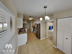 604 Chilt Dr in Brandon, FL - Building Photo - Building Photo