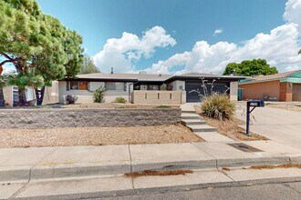 3704 Cheraz Rd NE in Albuquerque, NM - Foto de edificio - Building Photo