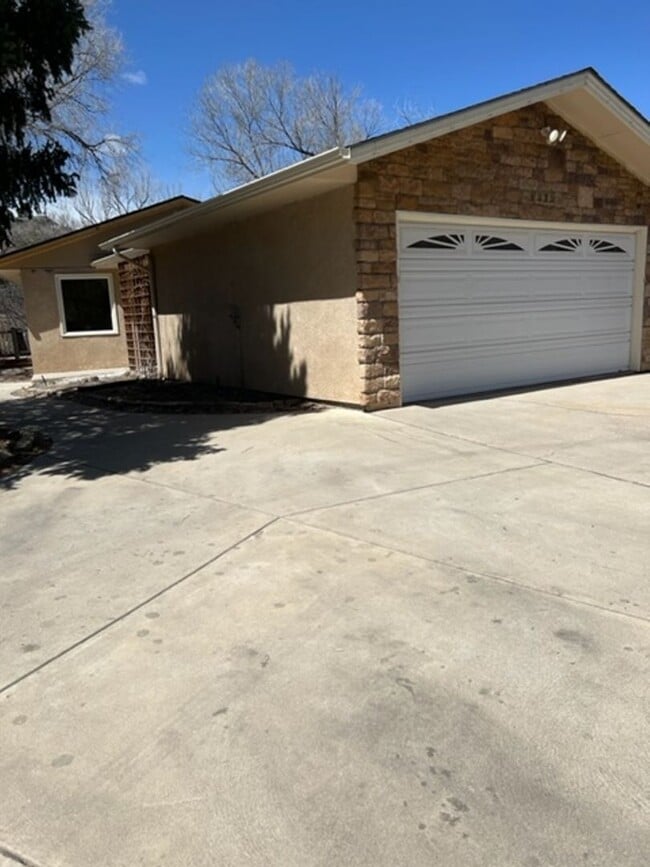 1212 Morning Star Dr in Colorado Springs, CO - Building Photo - Building Photo