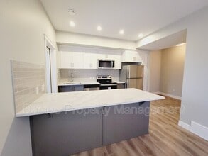 446 Allard Blvd SW in Edmonton, AB - Building Photo - Building Photo