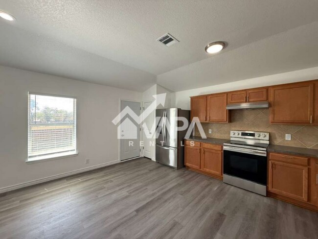 9506 Everton in San Antonio, TX - Building Photo - Building Photo