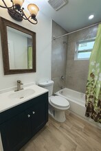 4814 NW 48th Ave, Unit A in Tamarac, FL - Foto de edificio - Building Photo