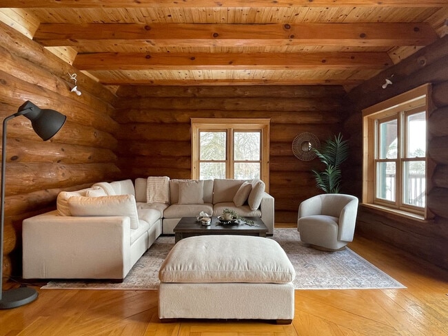 property at 304 Chem. du Pont Rouge