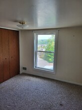 912 Hancock Ave in Vandergrift, PA - Building Photo - Building Photo