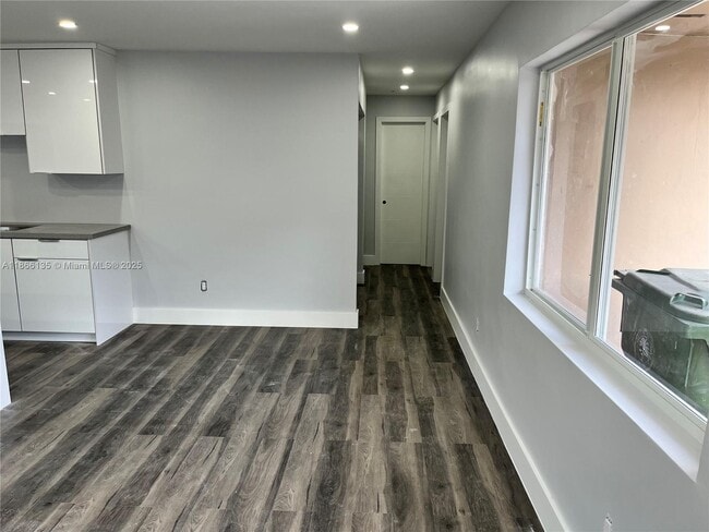 2732 NW 16th St in Miami, FL - Building Photo - Building Photo