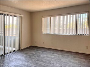 5022 S Rainbow Blvd in Las Vegas, NV - Building Photo - Building Photo