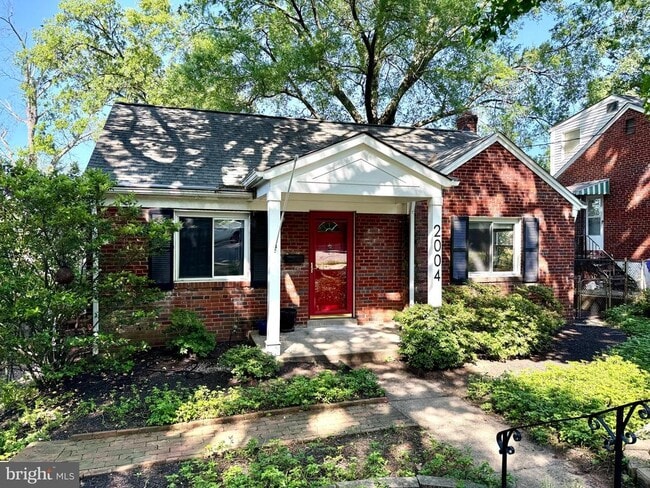 property at 2004 S Quincy St