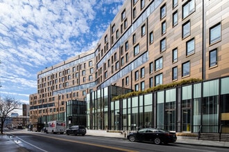 Pierhouse at Brooklyn Bridge Park in Brooklyn, NY - Foto de edificio - Building Photo