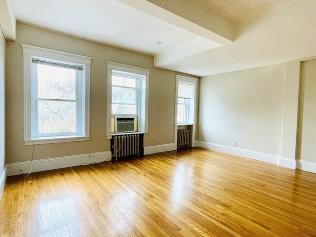 1080 Beacon St in Brookline, MA - Building Photo - Building Photo