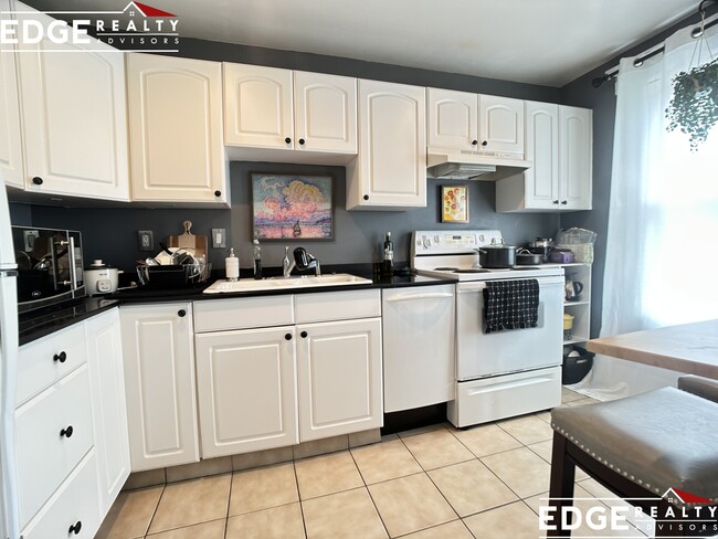512 Massachusetts Ave, Unit 4 in Boston, MA - Foto de edificio - Building Photo