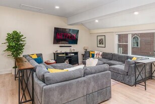 70 Lake Ave in Saratoga Springs, NY - Building Photo