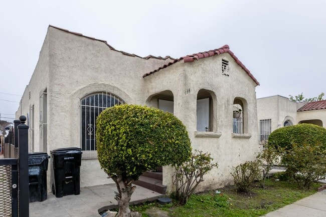 property at 138 W 82nd St