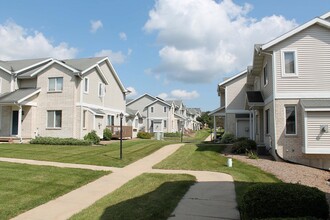 Madison Townhomes in Madison, WI - Building Photo - Building Photo