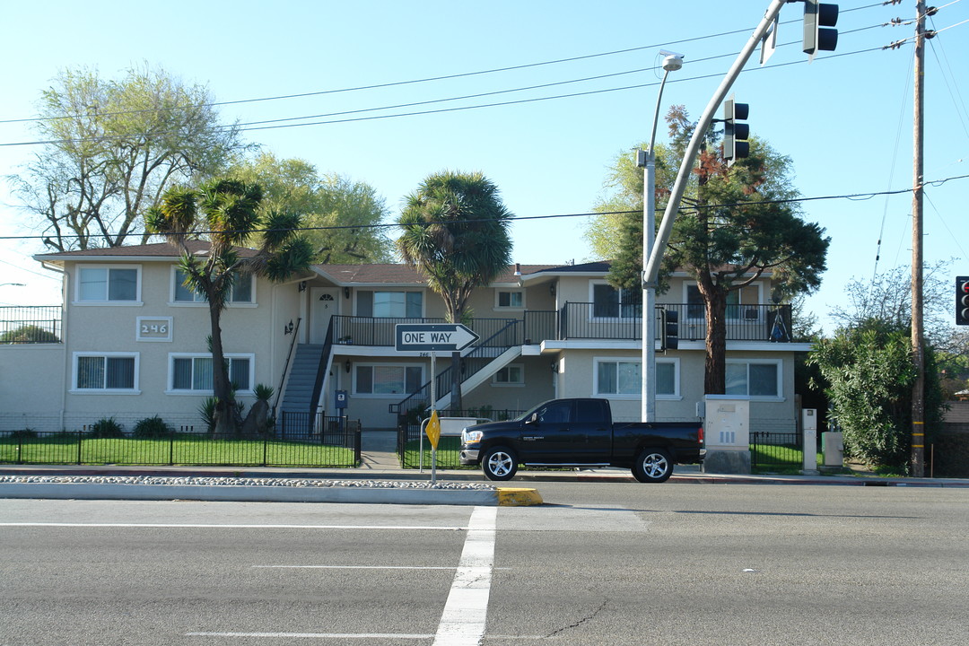 246 W Hamilton Ave in Campbell, CA - Building Photo