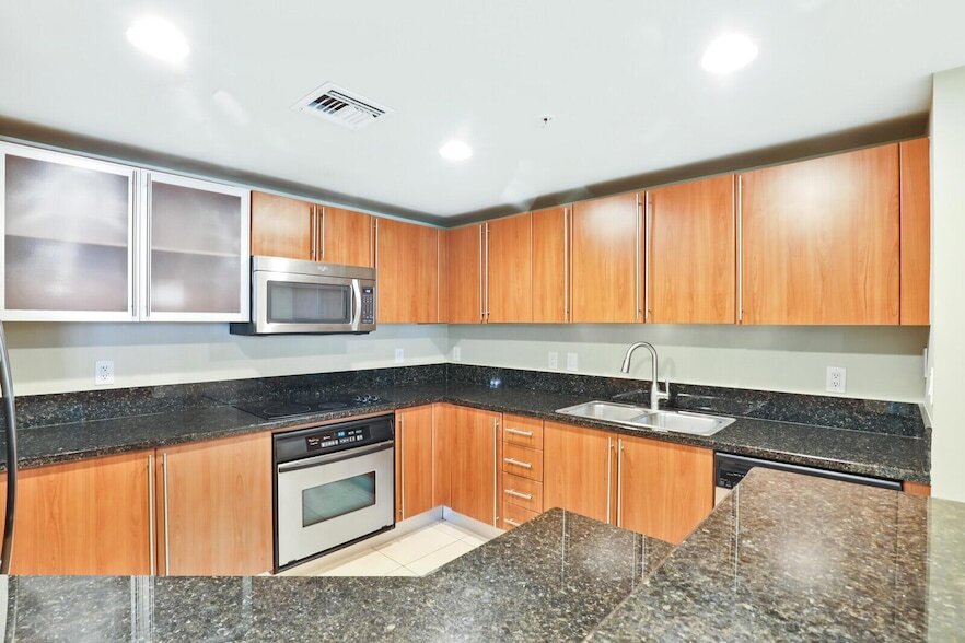 610 Clematis St, Unit 500 in West Palm Beach, FL - Building Photo