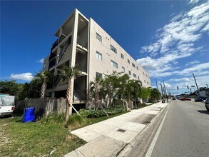 2311 NW 22nd Ave in Miami, FL - Foto de edificio - Building Photo