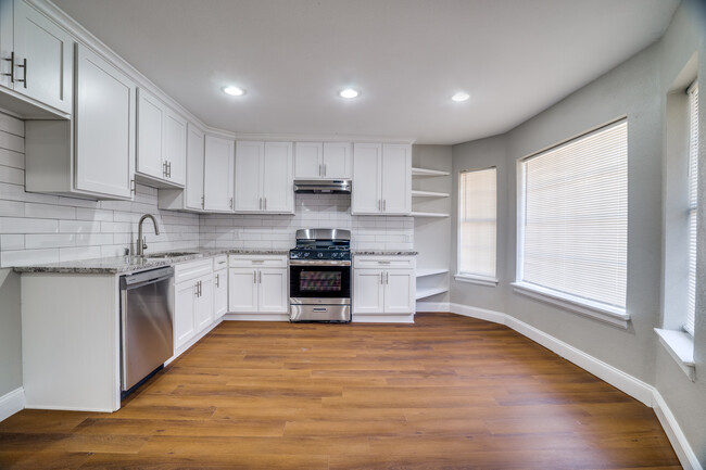 3034 Valley View Ln, Unit 1 in Farmers Branch, TX - Building Photo - Building Photo