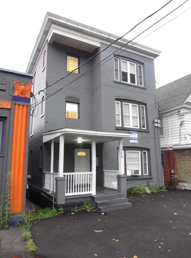 109 Lexington Ave, Unit 3