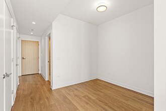 208 W Hill St in Chicago, IL - Building Photo - Building Photo