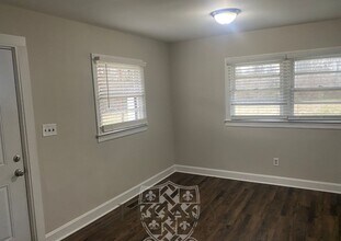 210 W Lokey Ave in Murfreesboro, TN - Building Photo - Building Photo