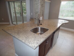 2810 N Oakland Forest Dr in Oakland Park, FL - Building Photo - Building Photo