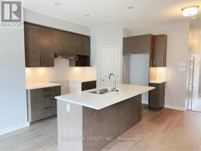 704 Pipit Ln in Ottawa, ON - Building Photo - Building Photo