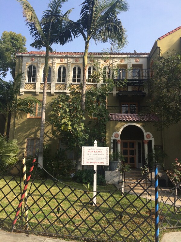 2028 Beachwood Dr-Unit -300 in Los Angeles, CA - Building Photo - Building Photo