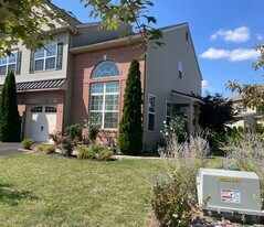 227 Snapdragon Way in Allentown, PA - Building Photo