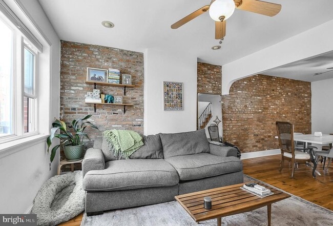 356 Emily St in Philadelphia, PA - Building Photo - Building Photo