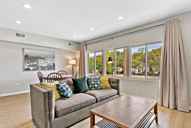 931 W Glen Flora Ave in Waukegan, IL - Building Photo - Building Photo