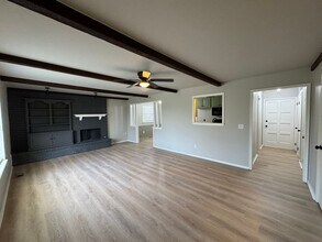 7030 Elk Canyon Rd in Oklahoma City, OK - Building Photo - Building Photo